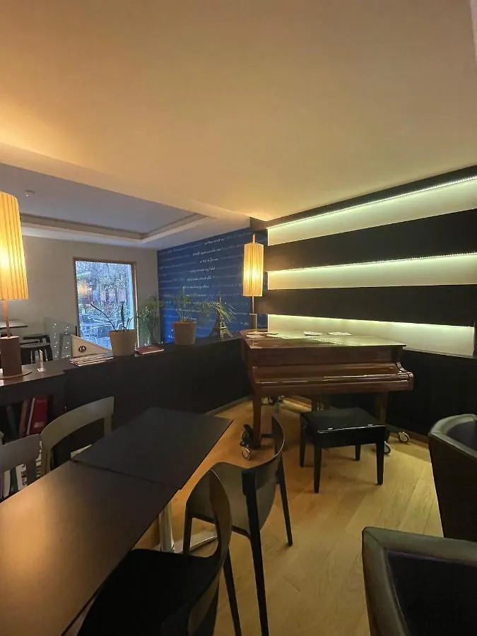 Adveniat Paris Hostel