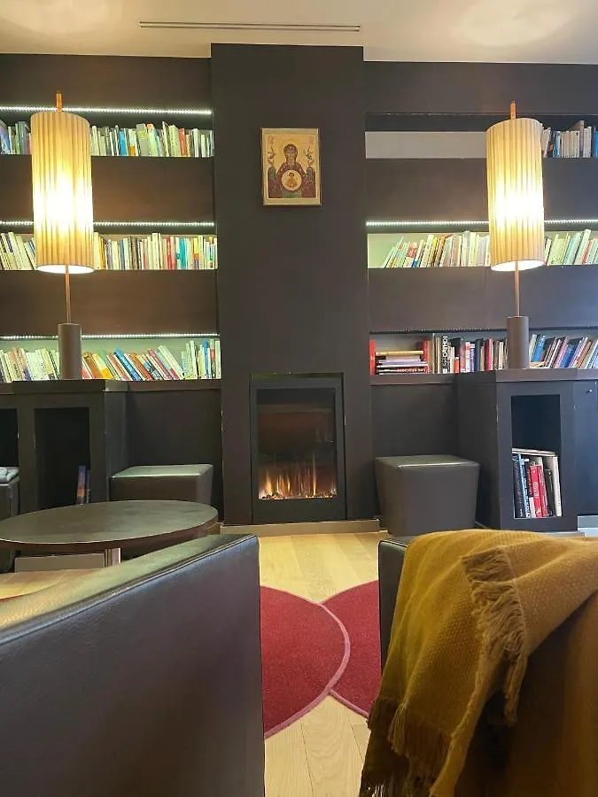 Adveniat Paris Hostel