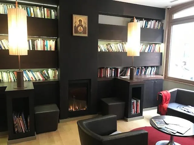 Adveniat Paris Hostel