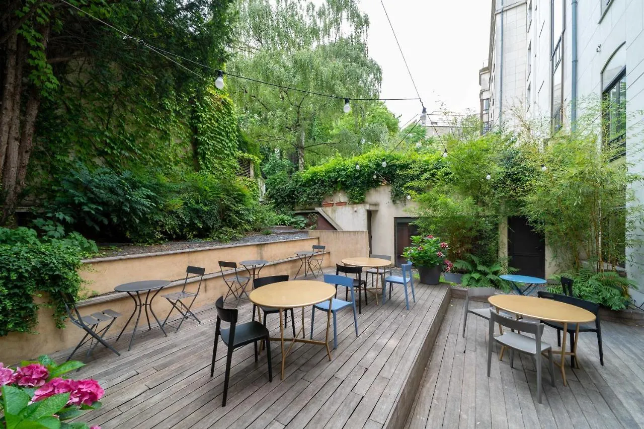 Adveniat Paris Hostel
