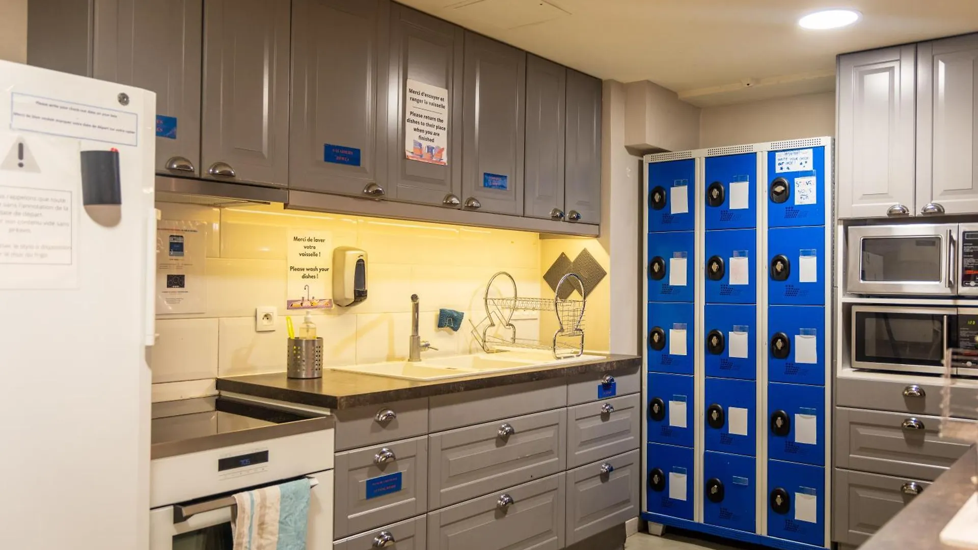 Adveniat Paris Hostel
